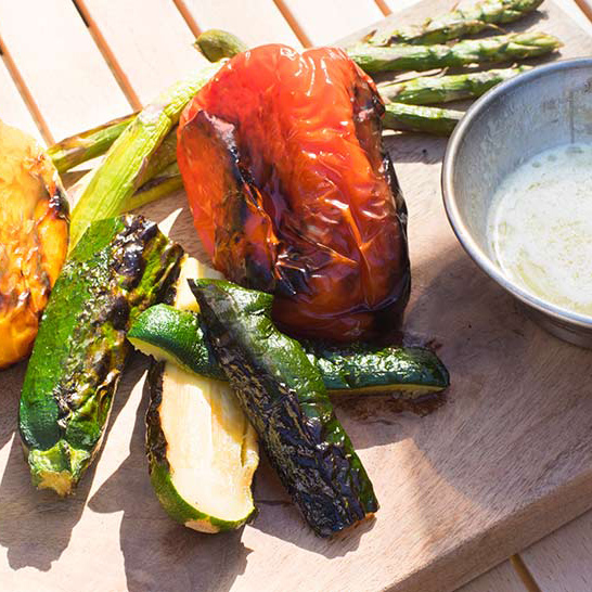 簡単BBQレシピ「彩り焼き野菜のバーニャカウダー」