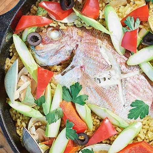 魚と貝のカレー風味パエリア