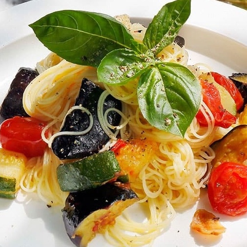 夏野菜とバジルの冷製パスタ