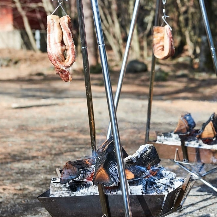 焚き火でベーコンの燻製を作り隊！