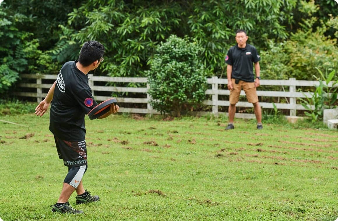 フォアハンドスロー