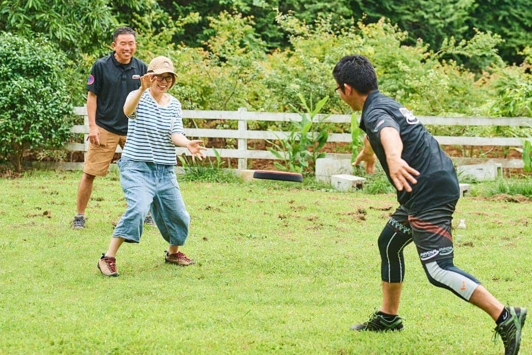 ドッヂビーでとことん遊ぼう！キャンプ場でできる色々な遊び方 - こいしゆうかのキャンプde遊び隊