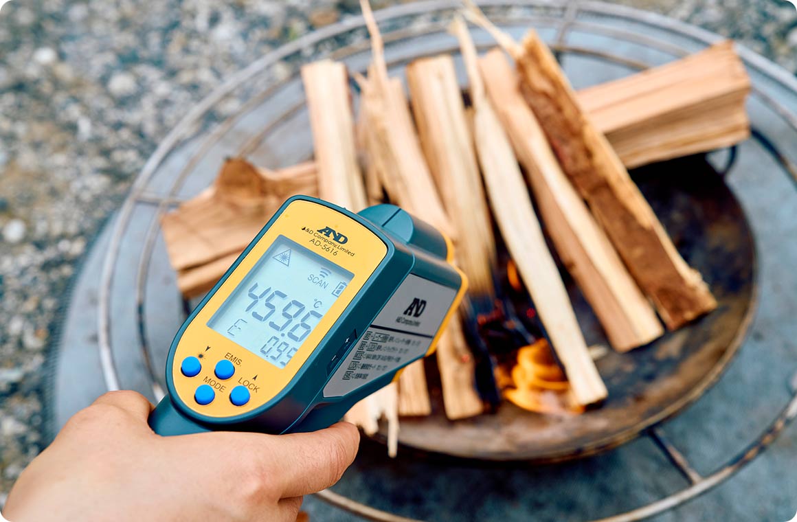 焚き付けをして検証スタート！ 30分おきに各焚き火台を観察します。