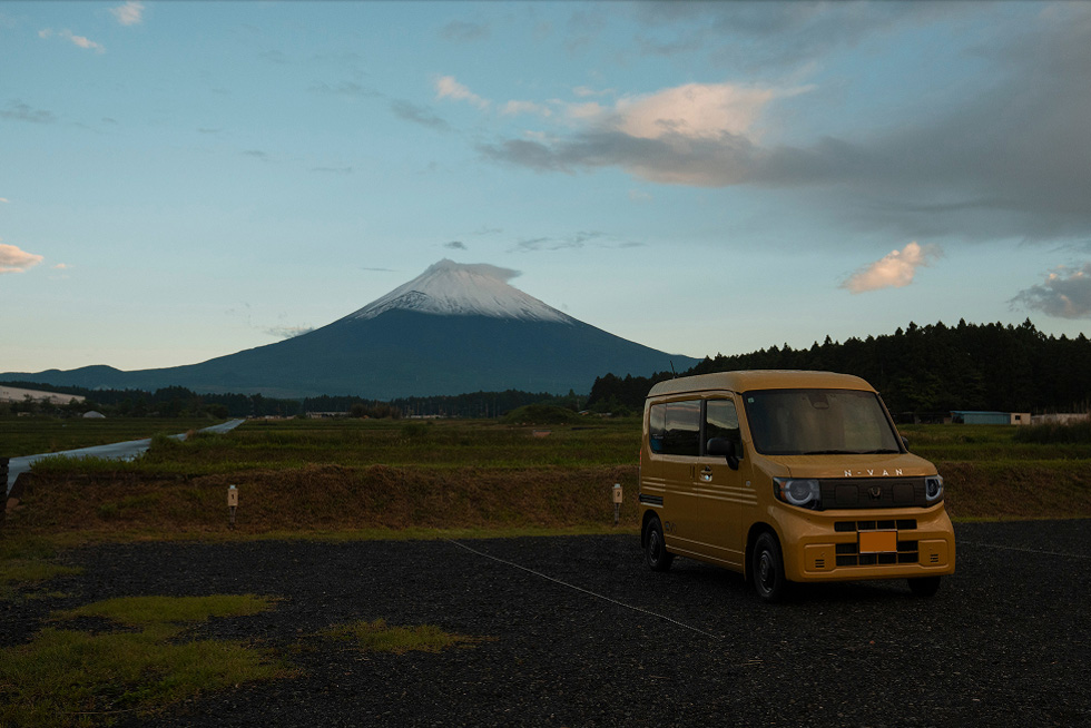 朝焼けの富士山を背に颯爽と出発！