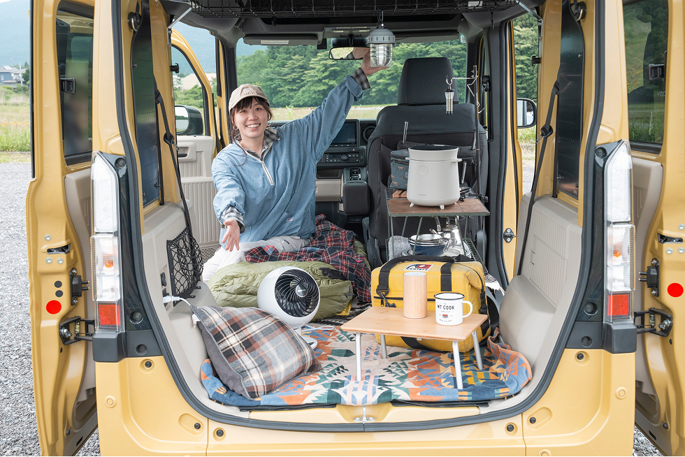 設営を終えた車内の画像