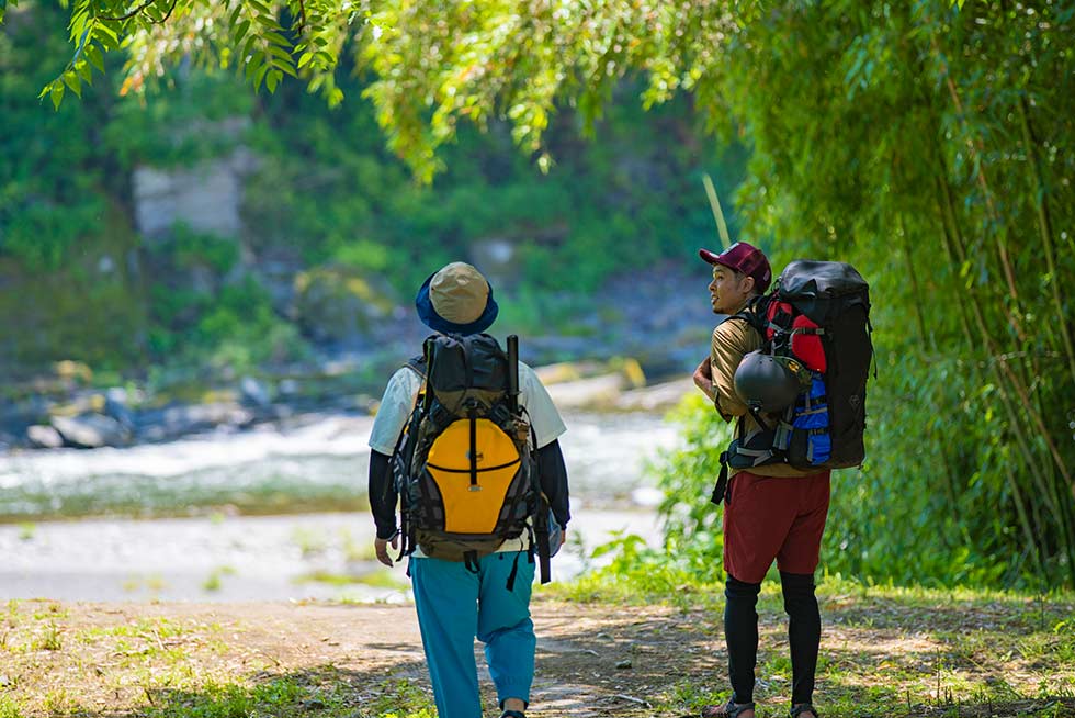 スタート地点となる親鼻鉄橋付近の河原を目指す
