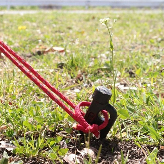 これさえ知っておけばペグ打ちが楽に！ペグの上手な打ち方・抜き方