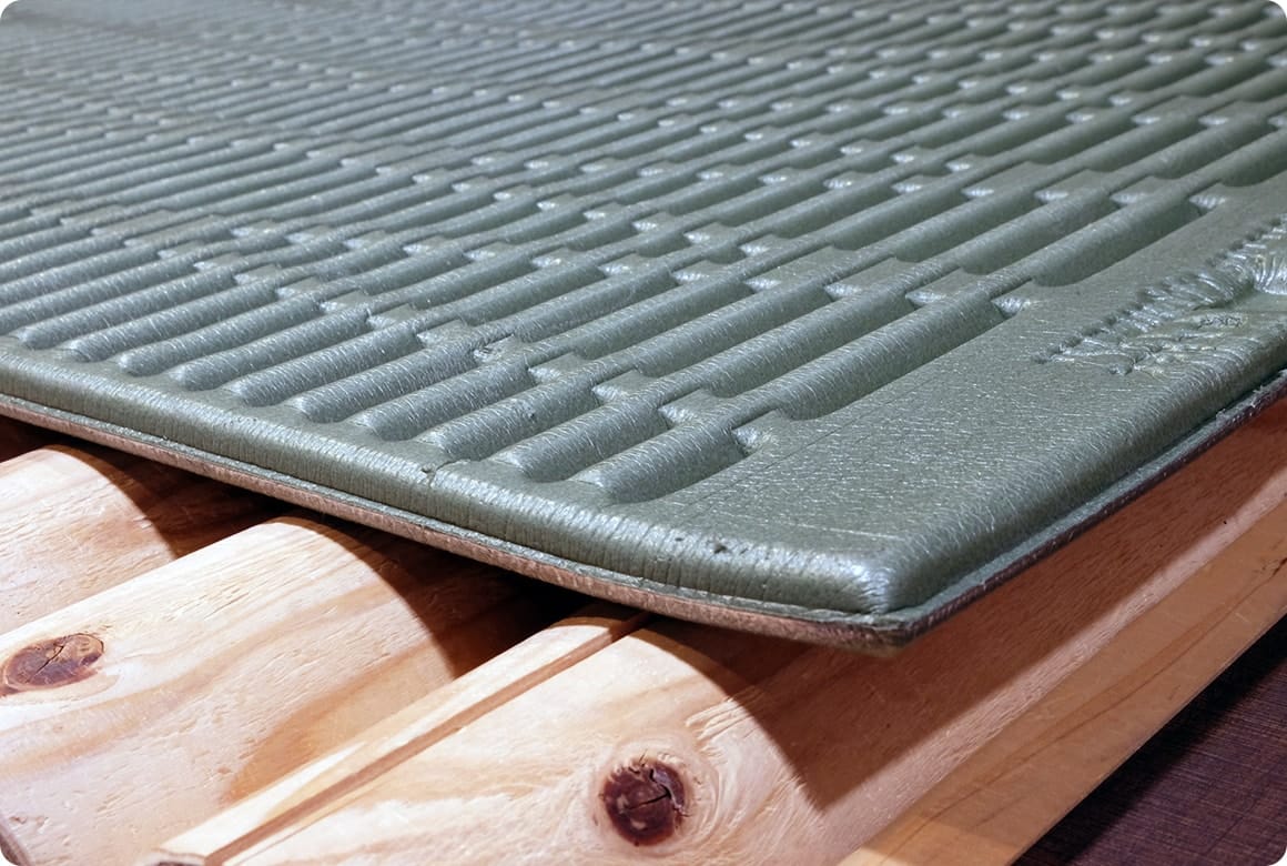 クッション性と保温性はさほど高くなく、収納サイズも大きいのが難点