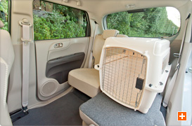 3名乗車＋荷室（後席片方たたむ）