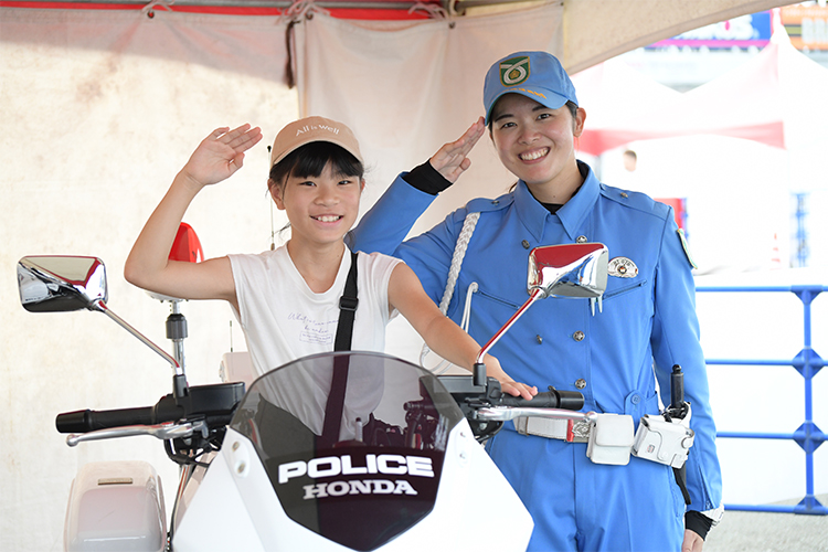 画像：熊本県警察本部　交通機動隊～白バイまたがり体験～