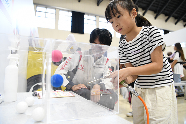 画像：Honda キッズメカニック体験