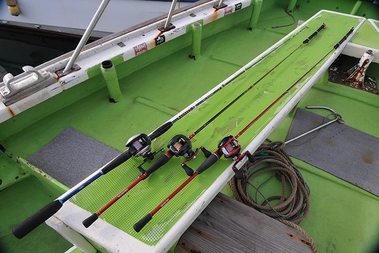 丸十丸をはじめ、相模湾や東京湾でカワハギを看板に掲げている船宿には、レンタルタックルやエサ、仕掛けを常備しているところが多い