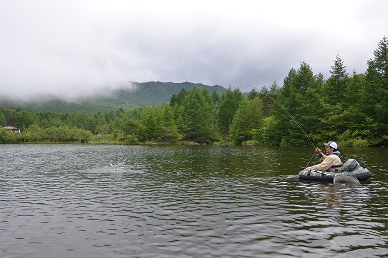 長野県／八千穂レイクのニジマス