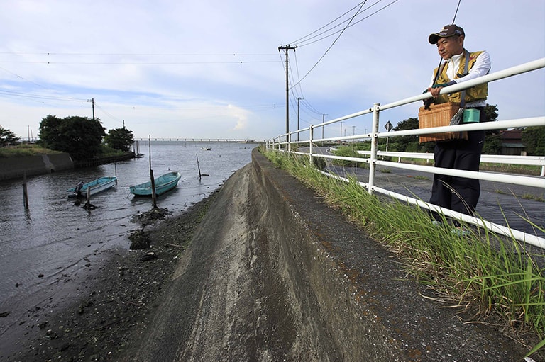 「汽水域」「砂地」という条件が揃っていても、ハゼがいないこともある。魚がいればすぐに反応があるはずなので、アタリが出るまでどんどんポイントを変えよう