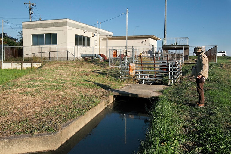 機場の周辺は一定の水深があり、安定して釣れるポイント。水も動きやすいので釣り場探しの目安にしよう