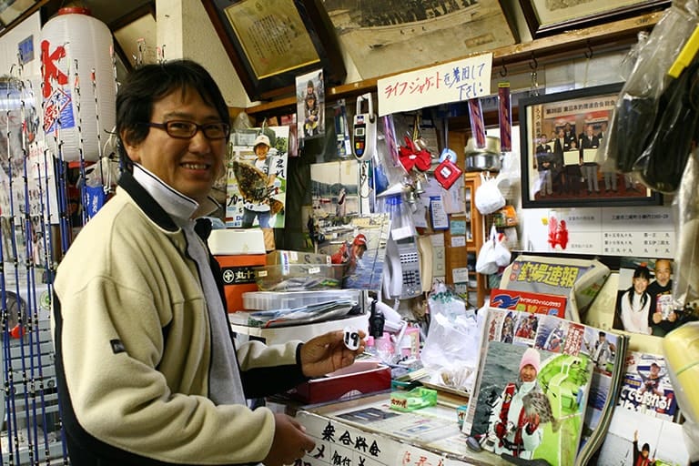 最適なオモリの重さやハリの号数などは釣り場や時期によって違うので、船宿で確認しておくといい