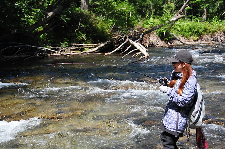 渓流ベイトフィネスとは？人気上昇中のトラウトルアー釣りを解説 