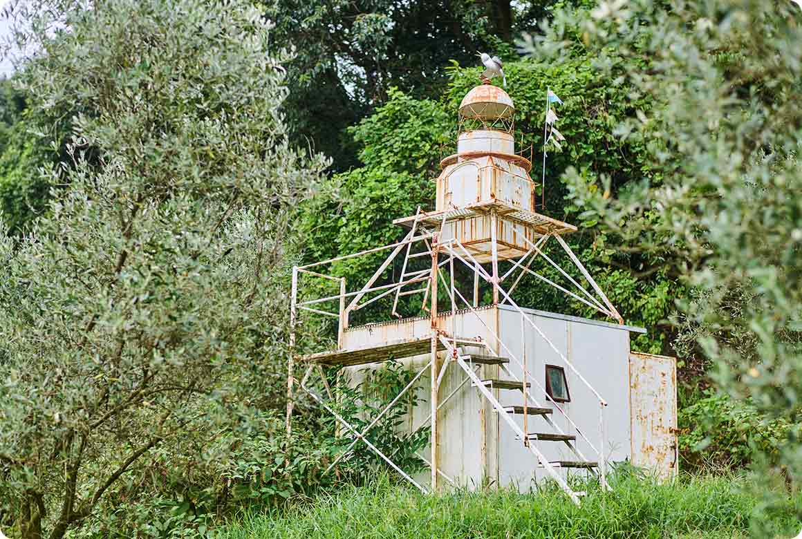 シンボリックな灯台小屋は見学OK