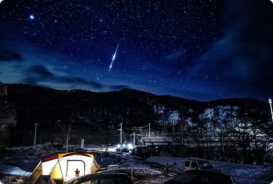 山の中腹に位置しており人工的な灯りが少ないため、晴れた夜の星空は圧巻