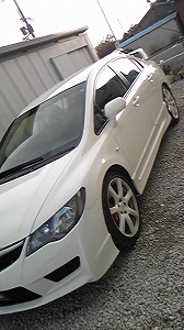 公道のレーシングカー