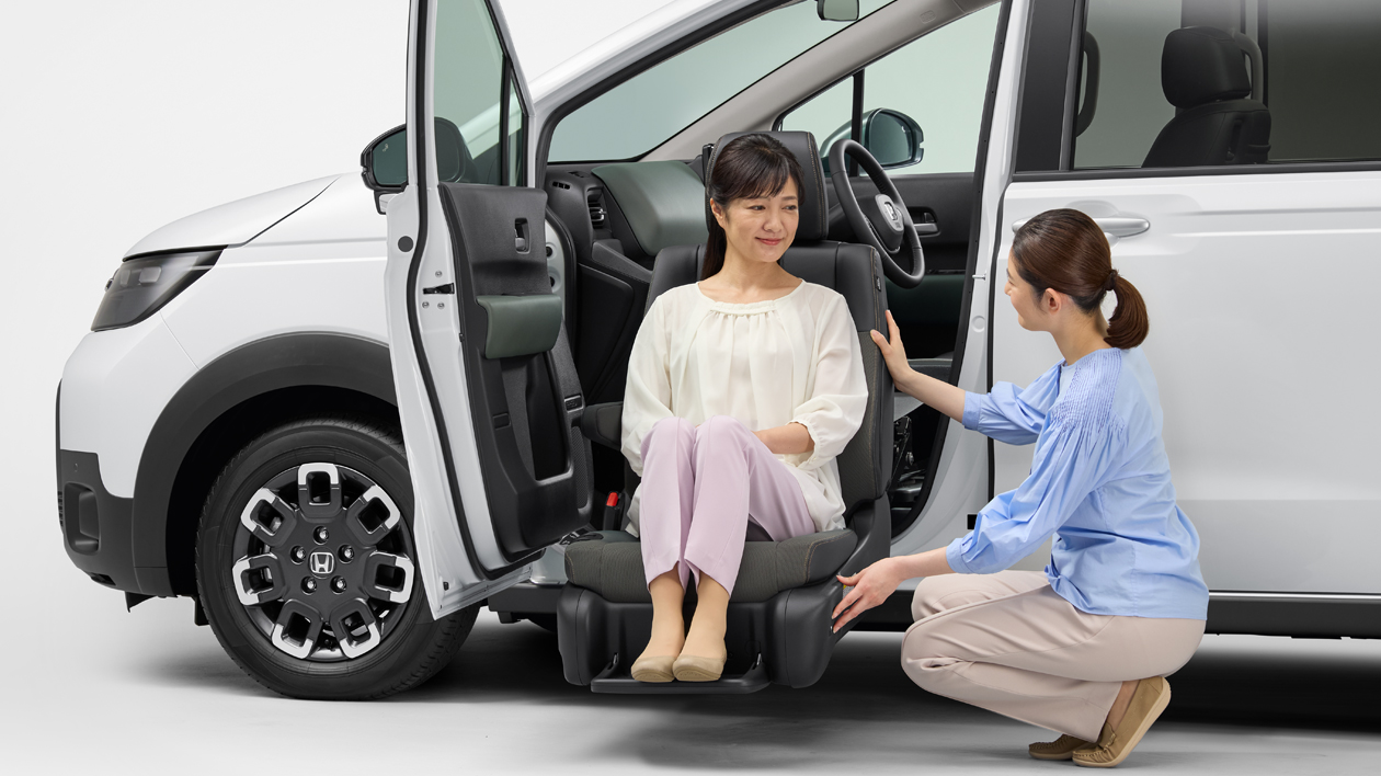 「助手席」の乗り降りがラクになる。